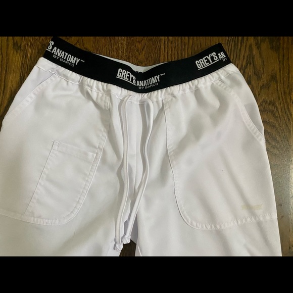 Grey’s Anatomy set scrubs top and bottom - Picture 4 of 6